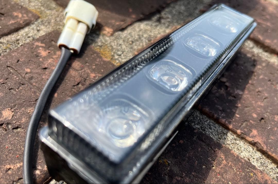 30プリウスモデリスタフロントスポイラーのLEDライト