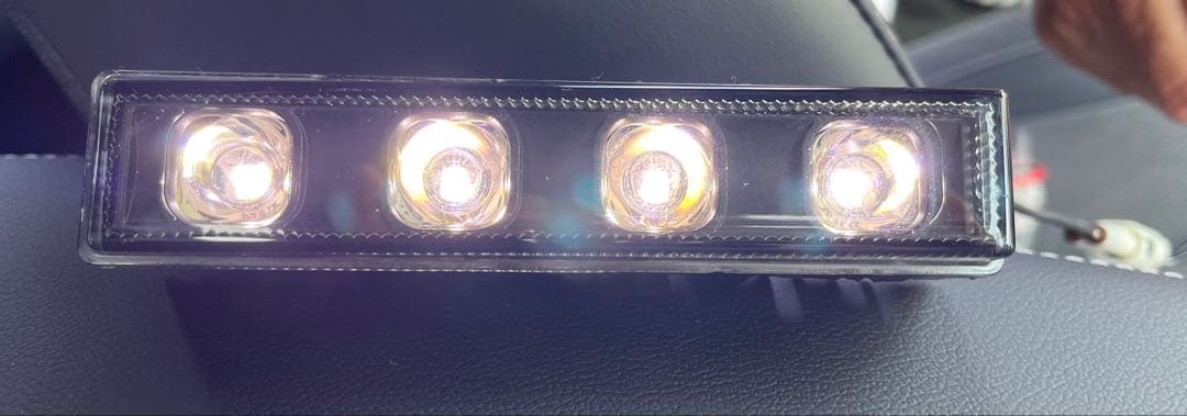 30プリウスモデリスタフロントスポイラーのLEDライト