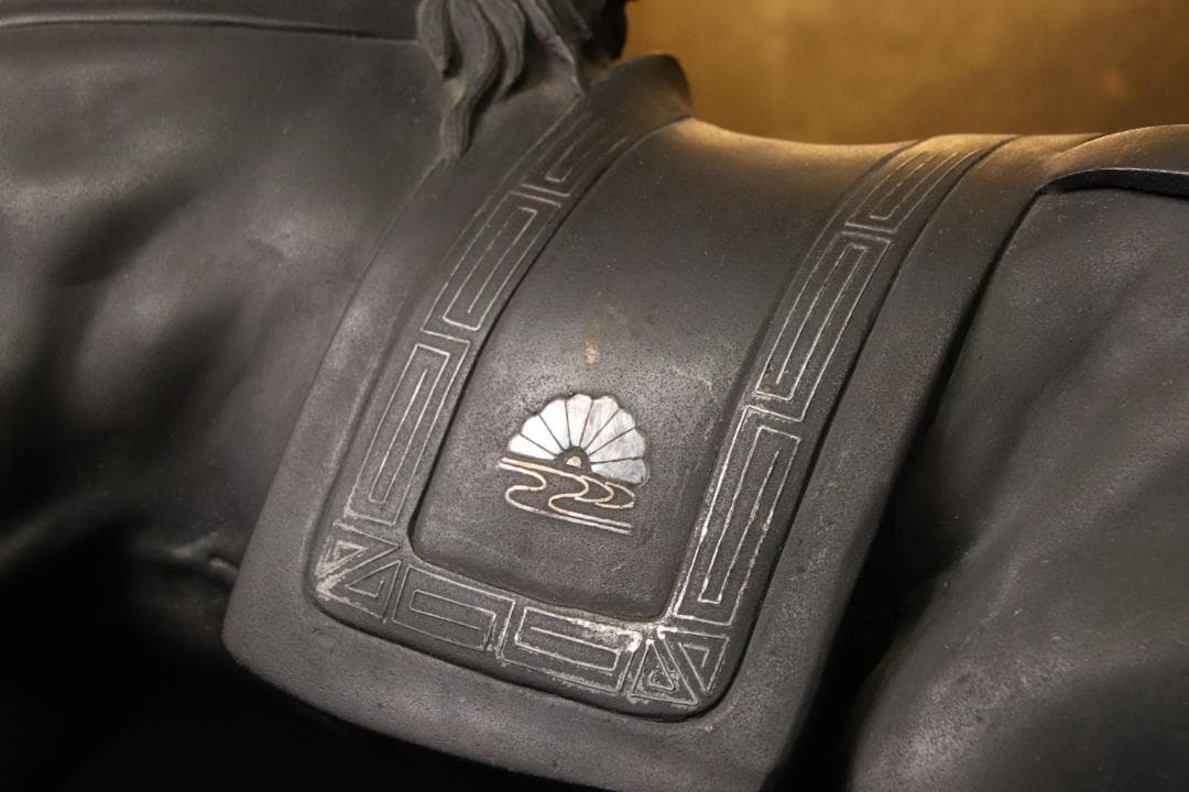 金工師　美雪作　古銅製　銀象嵌　楠木正成公　高さ48㎝　重さ14㎏ EE001