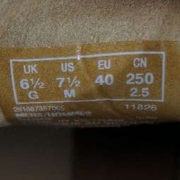 Clarks！ワラビー　25.5cm　EU40　クラークス　ベージュ　スエード