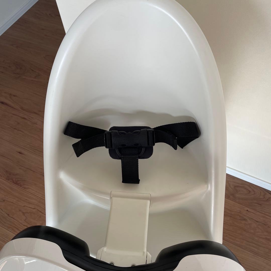 ベビービョルン★ハイチェア★安全ベルトありBabyBjörn ホワイト★ブラック