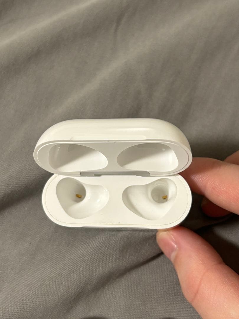 ほぼ新品 Apple AirPods 第3世代 MagSafeケース