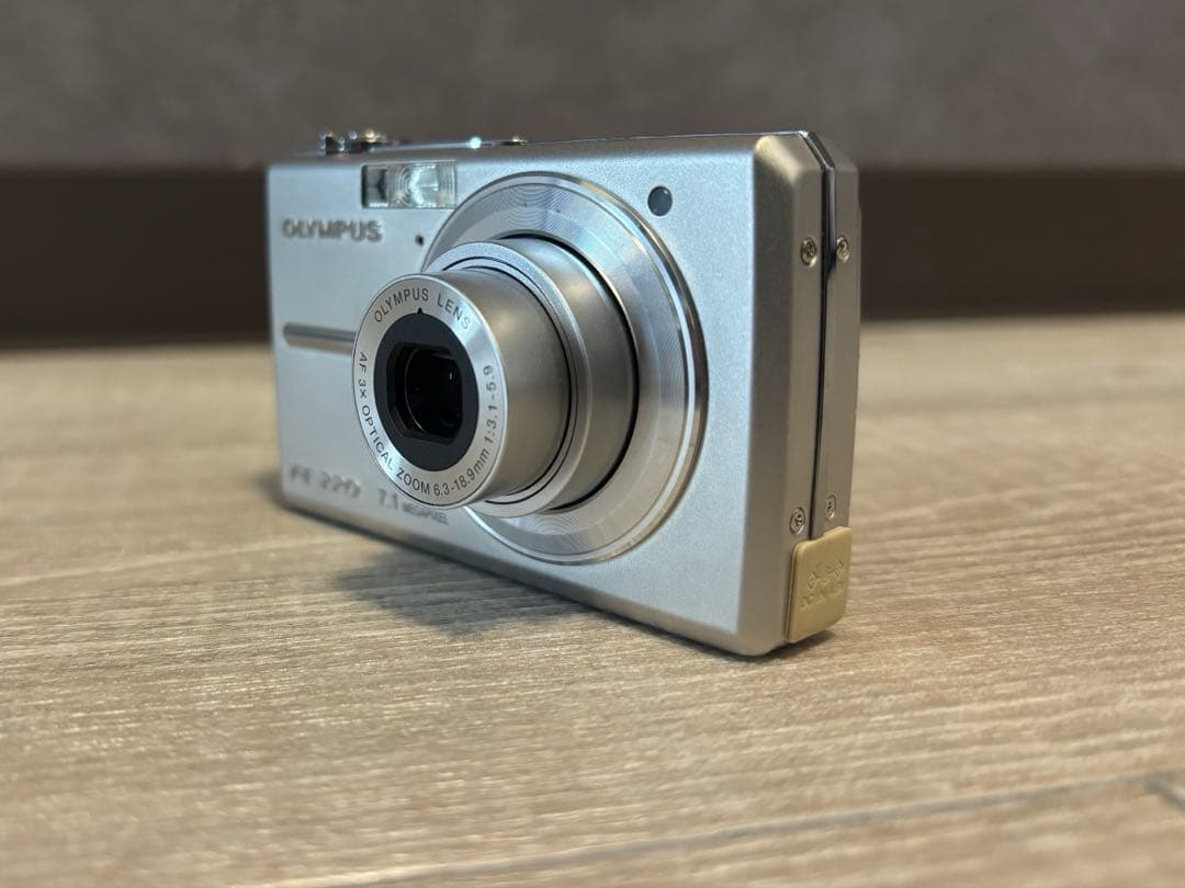 【極美品】OLYMPUS オリンパス FE-220 デジカメ