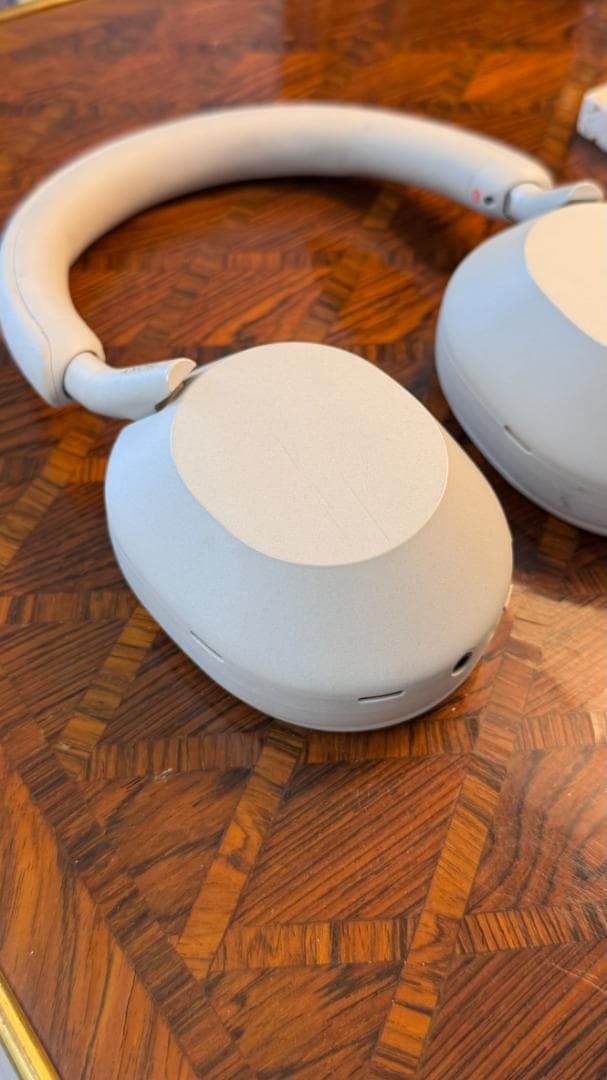 SONY WH-1000XM5 ワイヤレスヘッドホン（ホワイト）