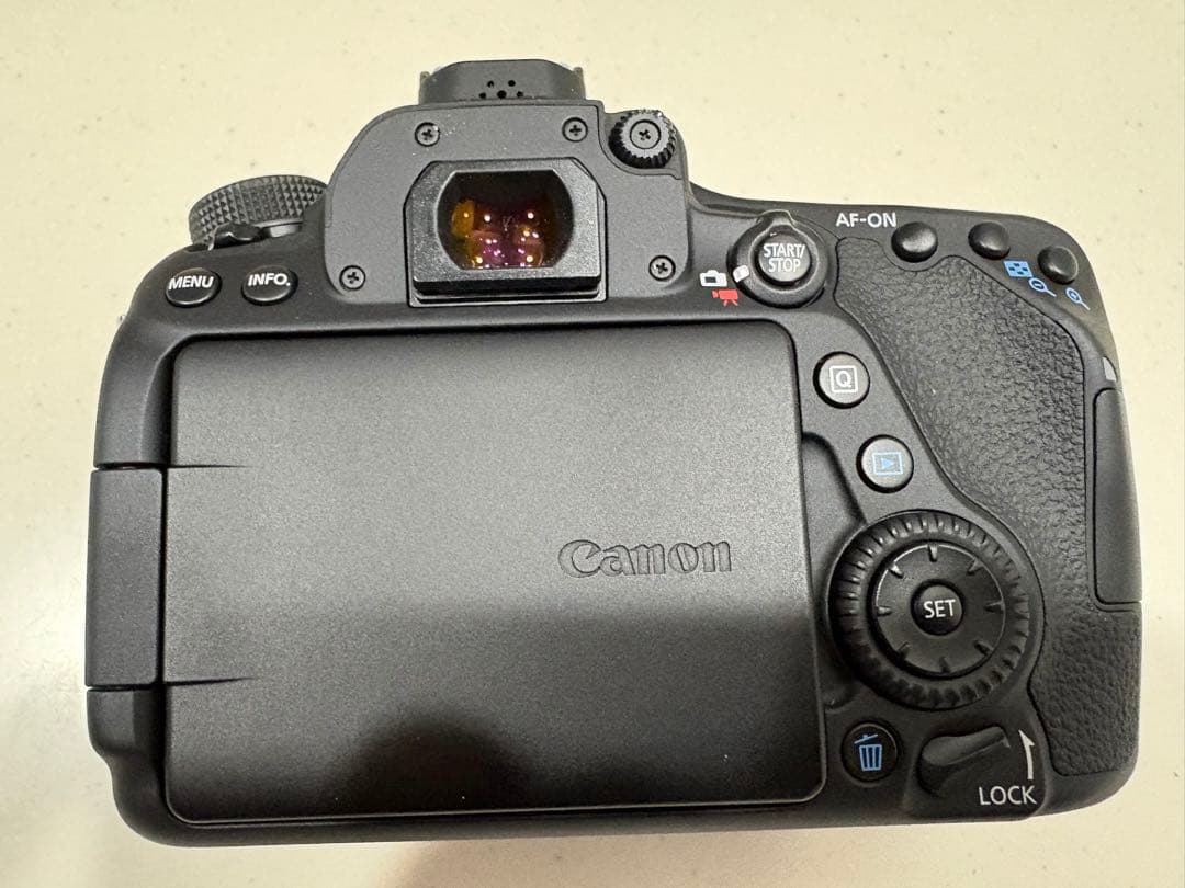 デジタルカメラ Canon EOS 80D EF-S18-135IS USM kit