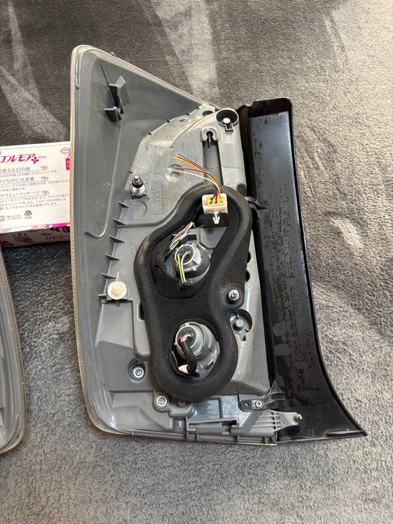 プリウス30後期トヨタ純正テールライト 左右セット 美品