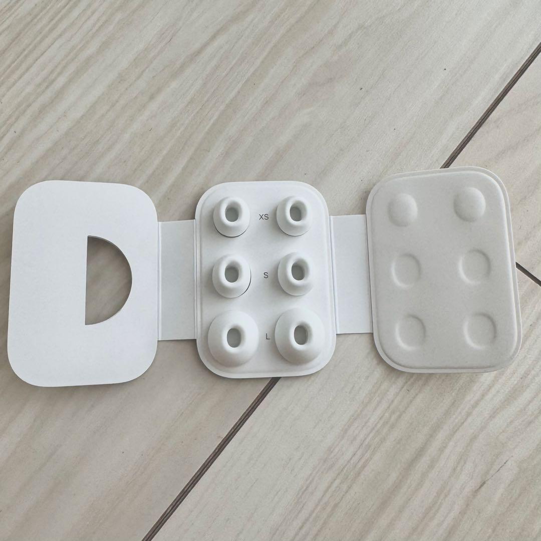 AirPods Pro第二世代　本体、左耳、付属品（右耳無し）