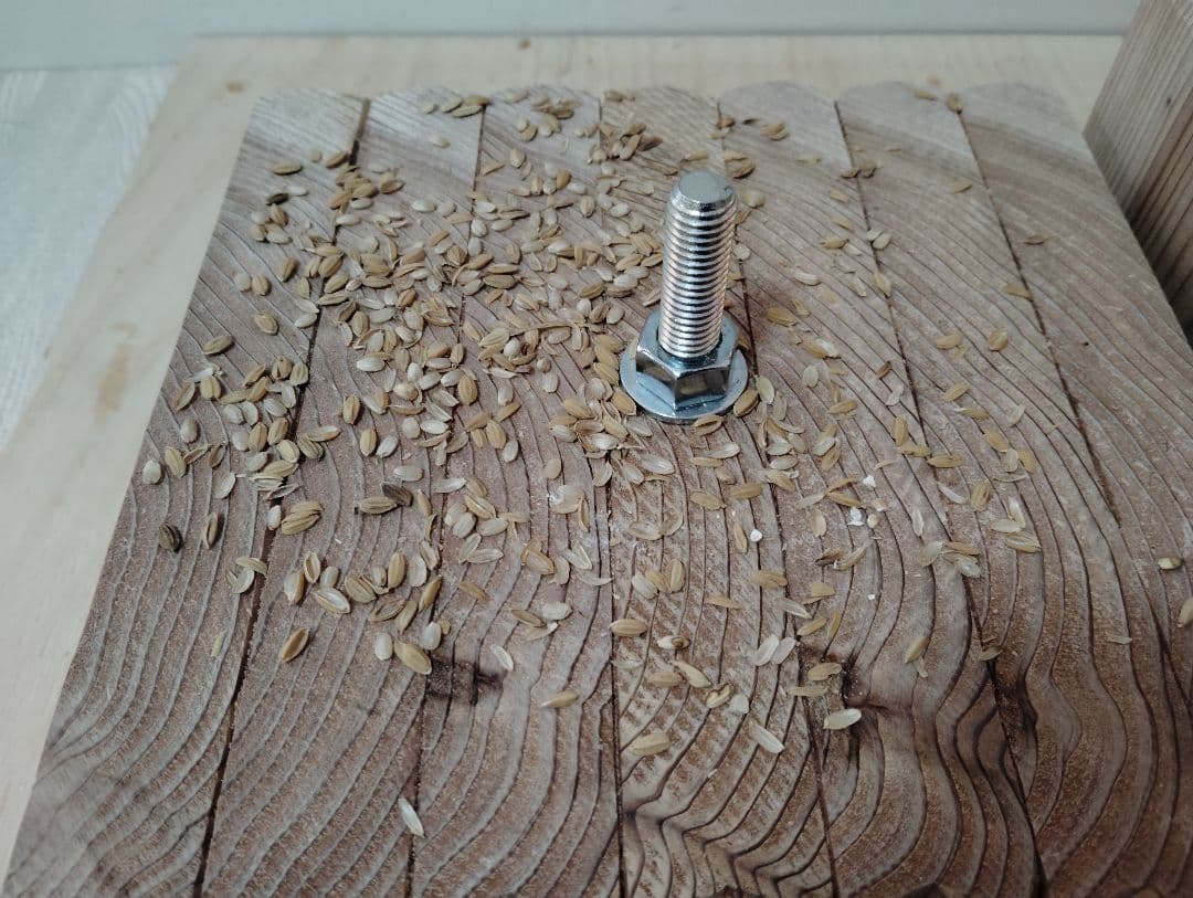 回転式籾擦り機(小型 回転軸ボルト、上部投入タイプ)