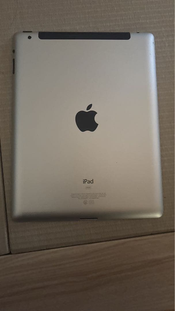 旧タイプ　Apple iPad シルバー 箱・説明書なし 容量56.1