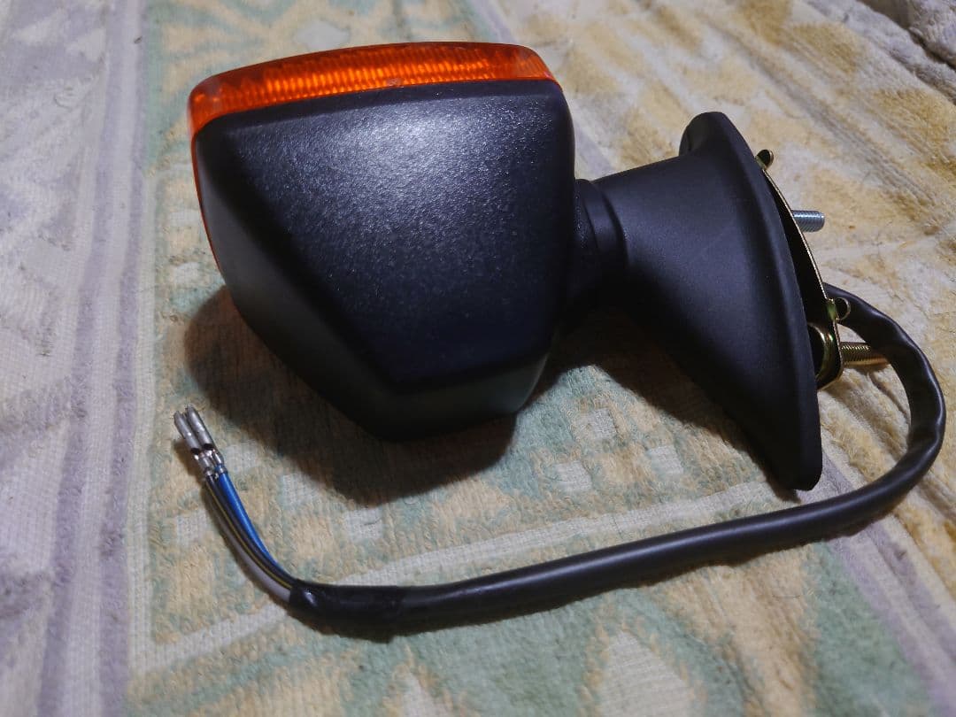 新品(当時物)GPZ400Fフロントウインカー1個