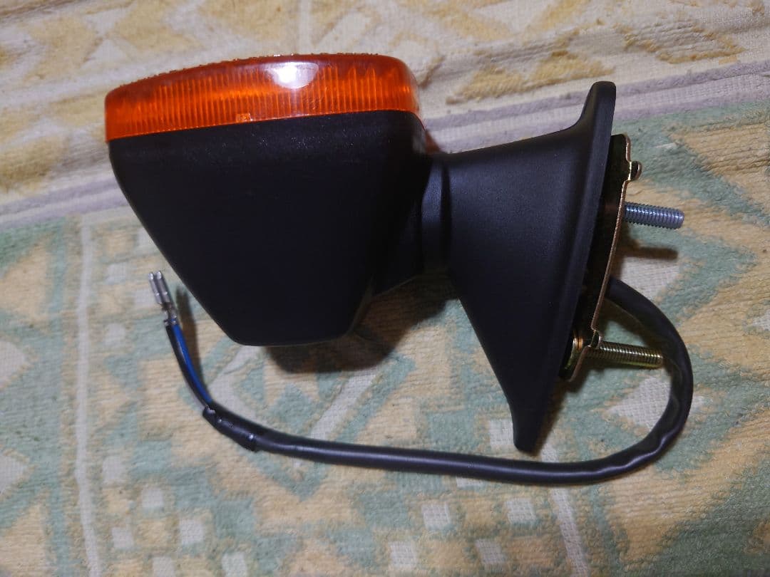 新品(当時物)GPZ400Fフロントウインカー1個