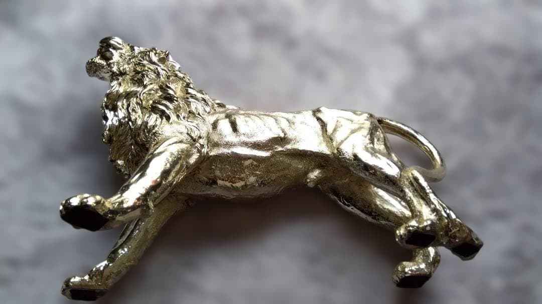 シルバーライオン置物