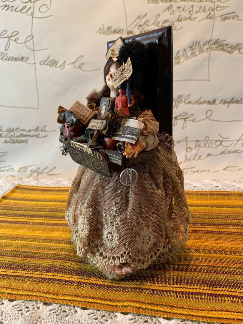 イギリス製　アンティーク　レアなロンドンアンティークショプの看板娘の人形！