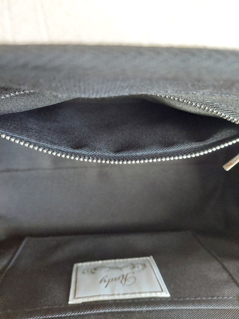 ✨極美品✨Rady ハローキティ 黒 キャンバス ハンドバッグ　即完売品