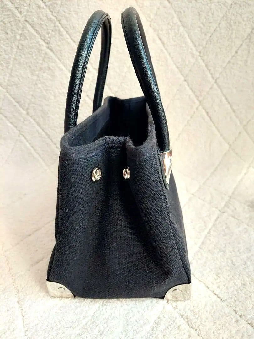 ✨極美品✨Rady ハローキティ 黒 キャンバス ハンドバッグ　即完売品