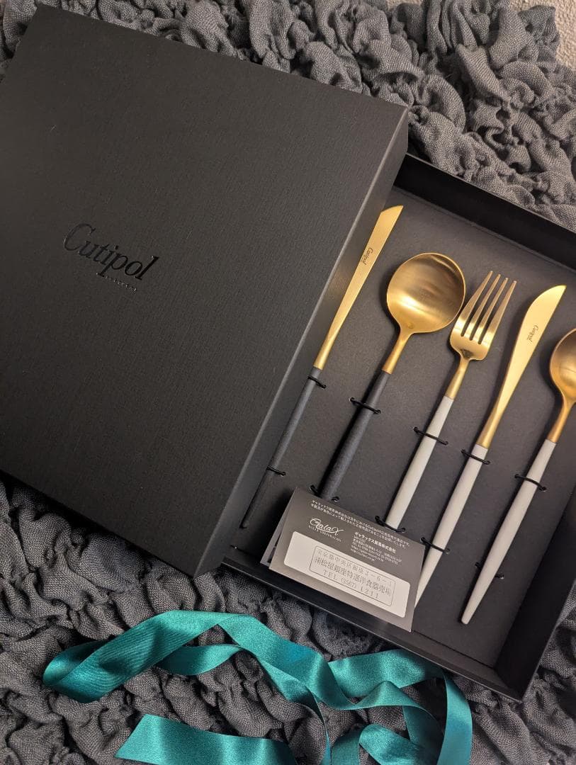 クチポール　カトラリーセット　ゴールド　アイボリー　ブラック