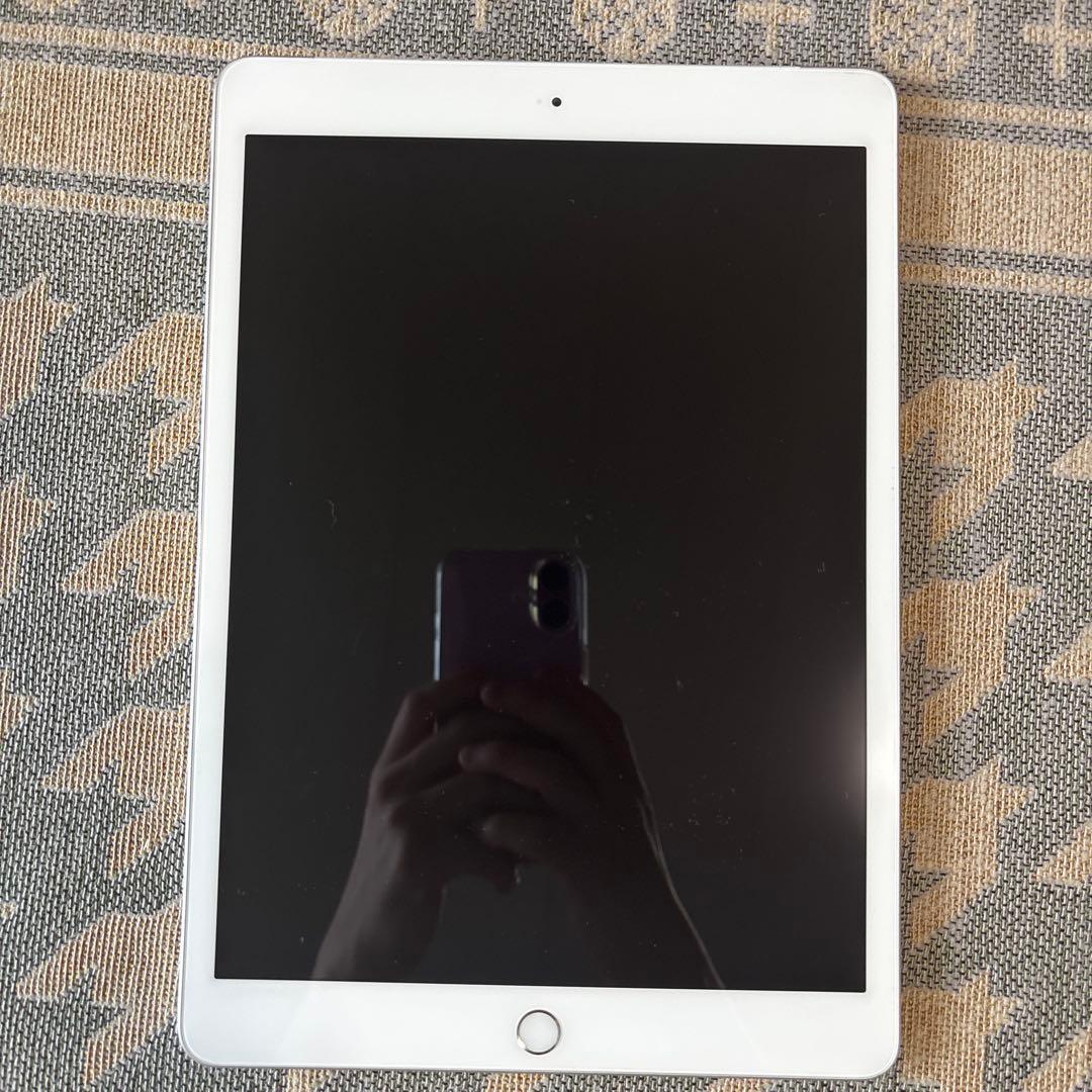 ipad 第8世代　シルバー 32GB