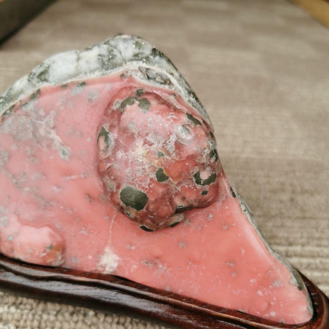 青森県　中津軽郡西目屋尾太鉱山産　ロードクロサイト　鑑賞石　石　置物