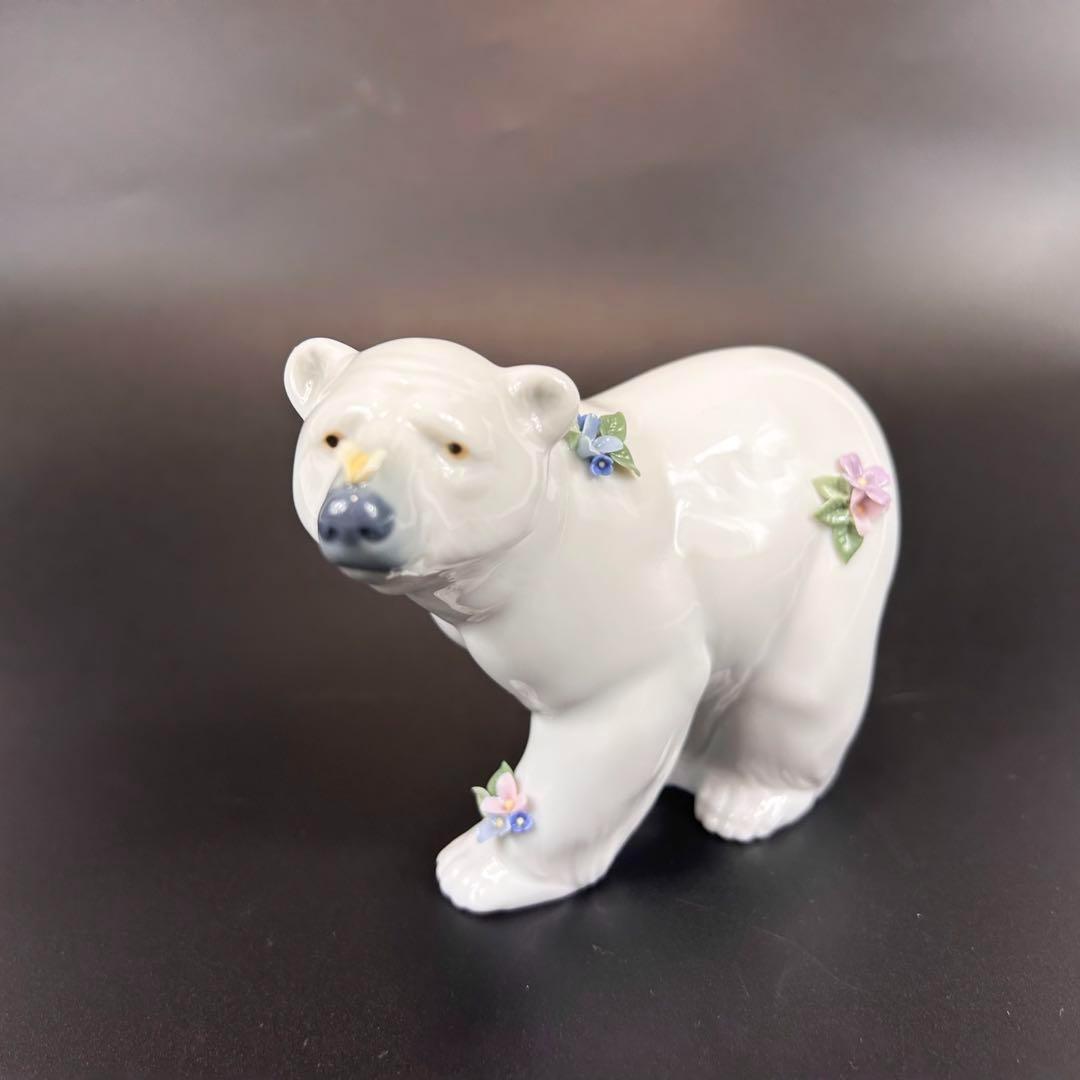 【未使用級】リヤドロ　lladro　 花と蝶で飾られたシロクマ　置物