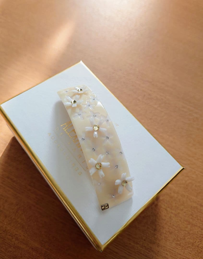 アレクサンドルドゥパリ お花のバレッタ フラワーシェイプ