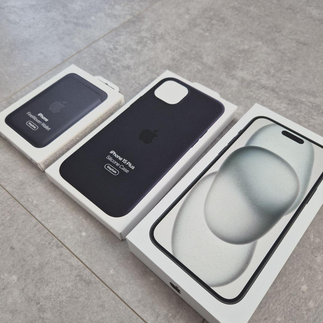 iPhone15 plus ブラックSIMフリー+純正アクセサリー付