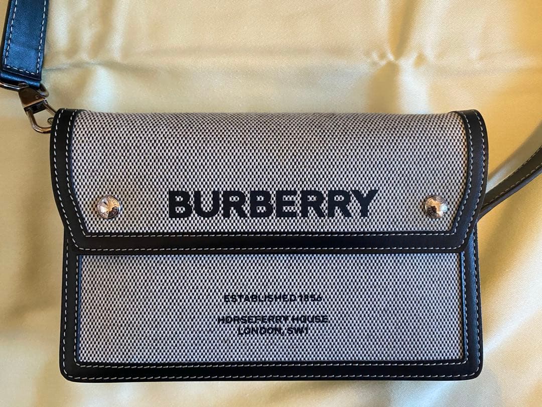 BURBERRY バーバリー　ショルダーバッグ　ボディバック　ユニセックス