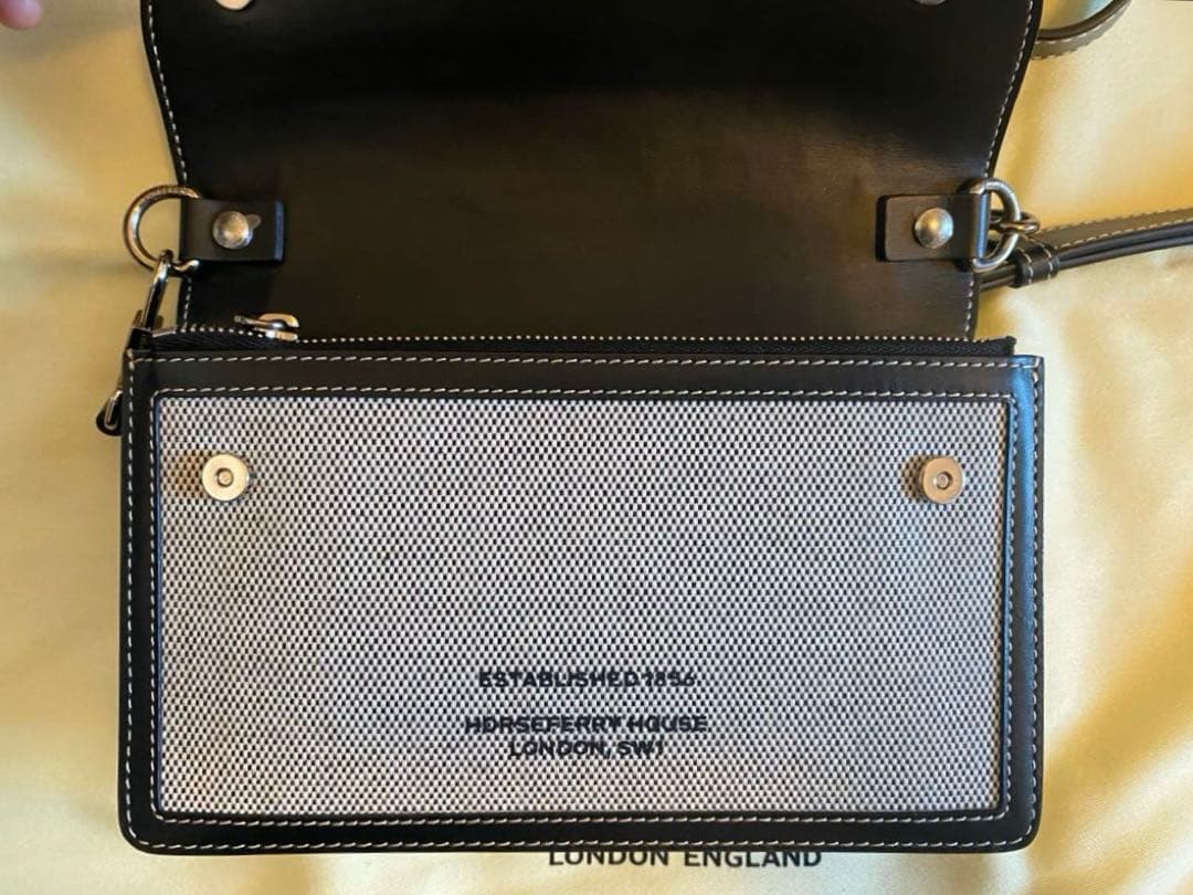 BURBERRY バーバリー　ショルダーバッグ　ボディバック　ユニセックス