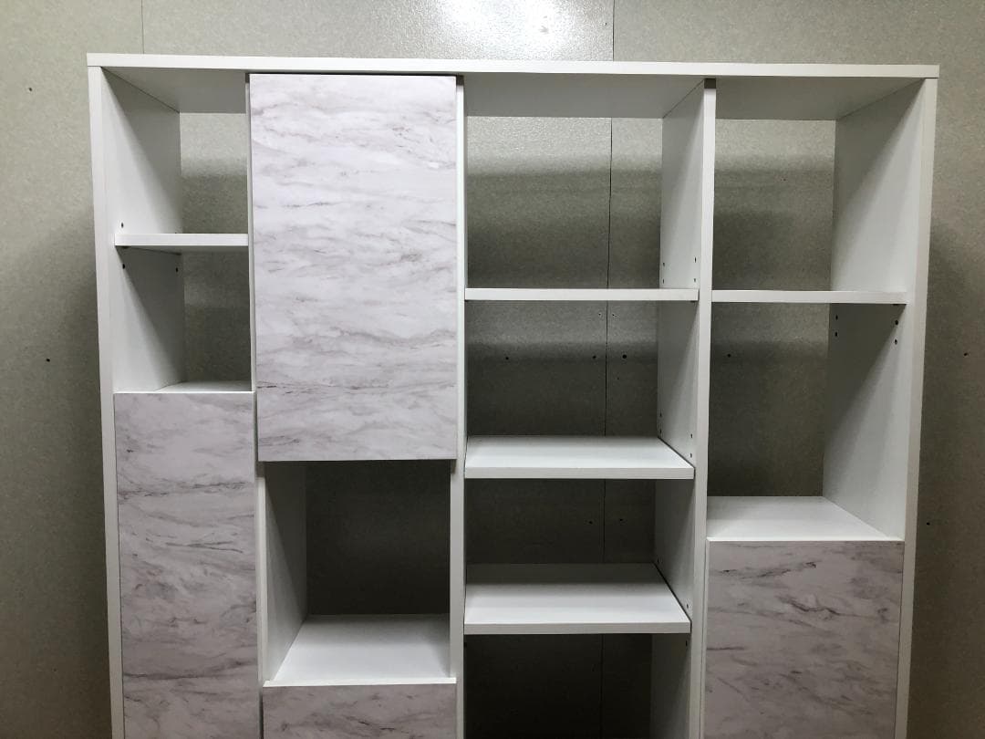 LOWYAの大理石風　本棚 シェルフ ディスプレイ 縦型 250414-11