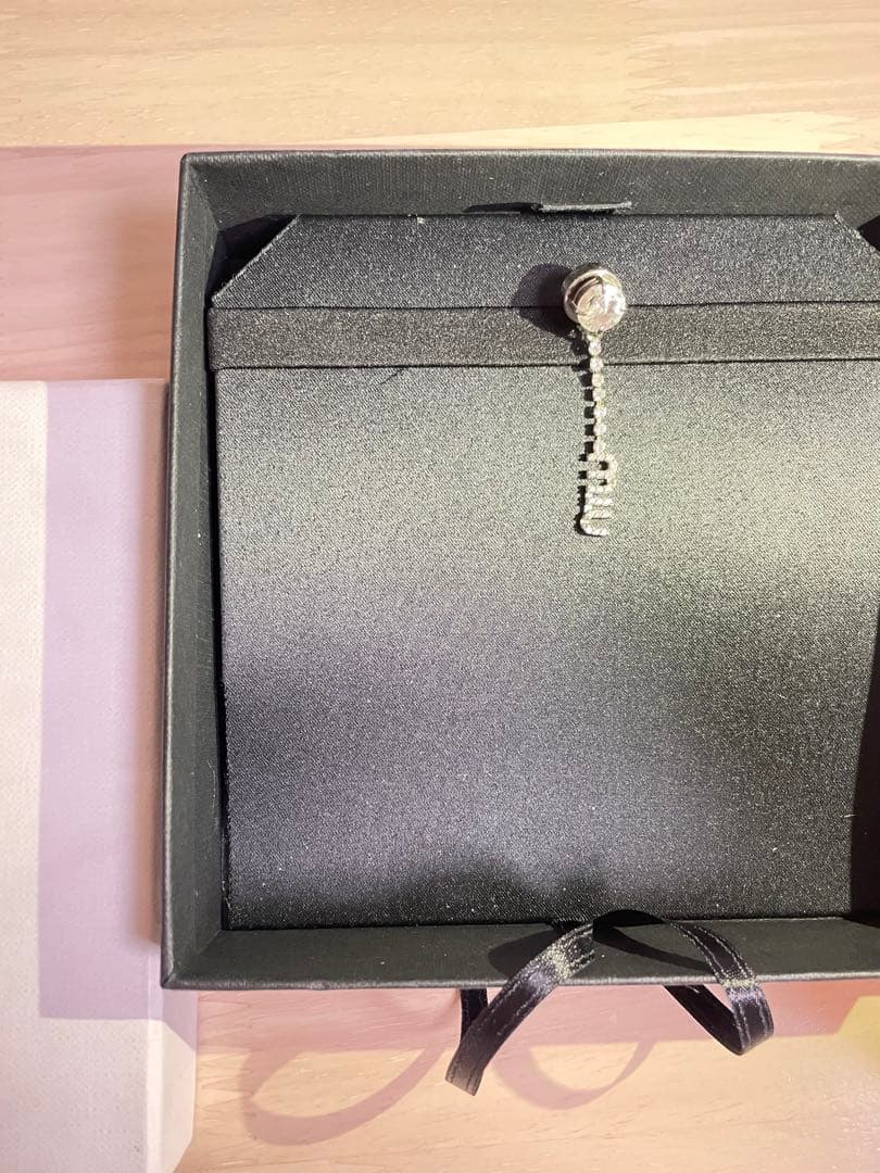 miumiu クリスタル付 メタル ピアス