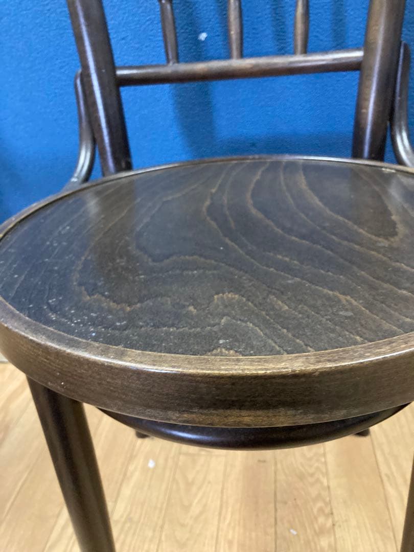 D 東ヨーロッパ　チェコ　椅子　チェア　アンティーク調　ヨーロピアン　木製　茶系