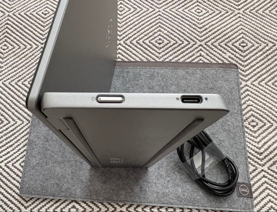 【美品】DELL ポータブル薄型モニター 本体 P1424H