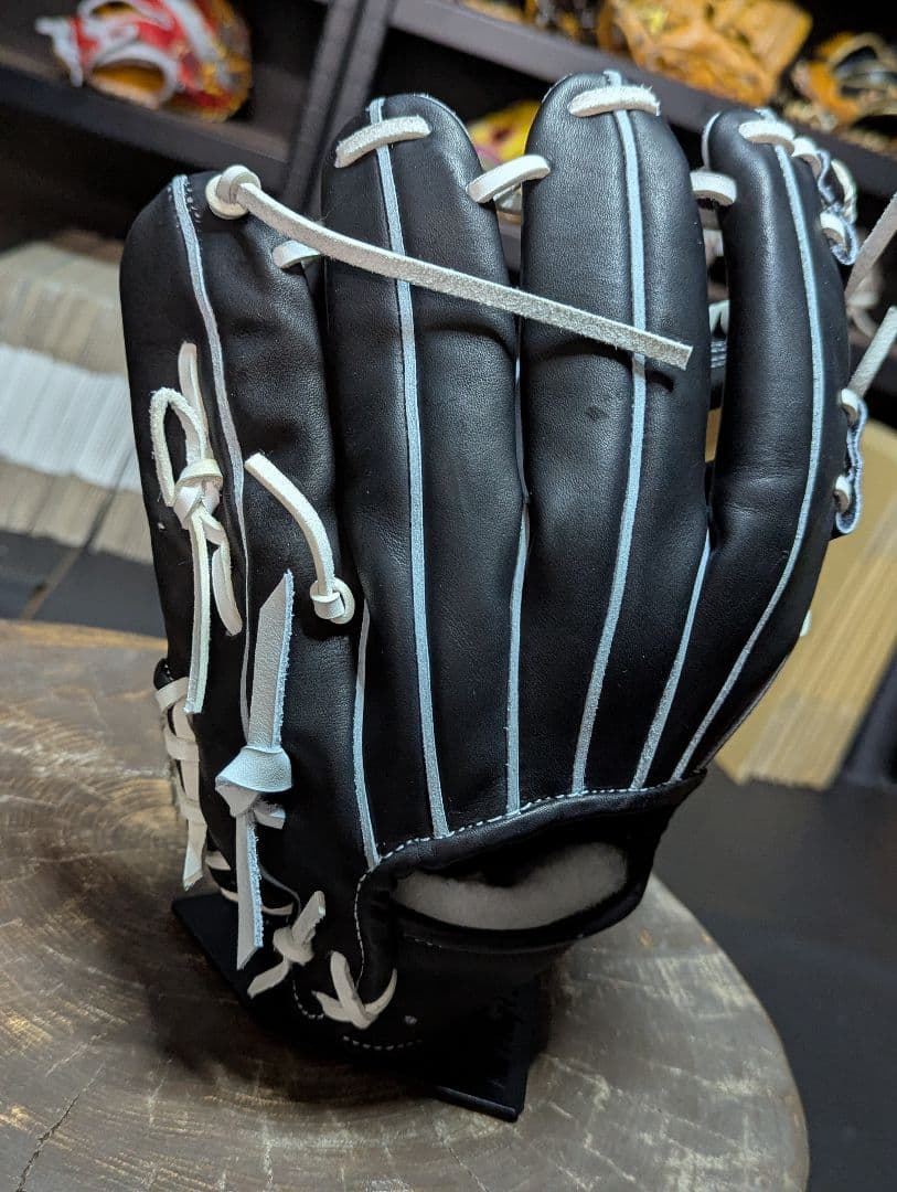 『 ヤックン』軟式野球グローブ 黒と白