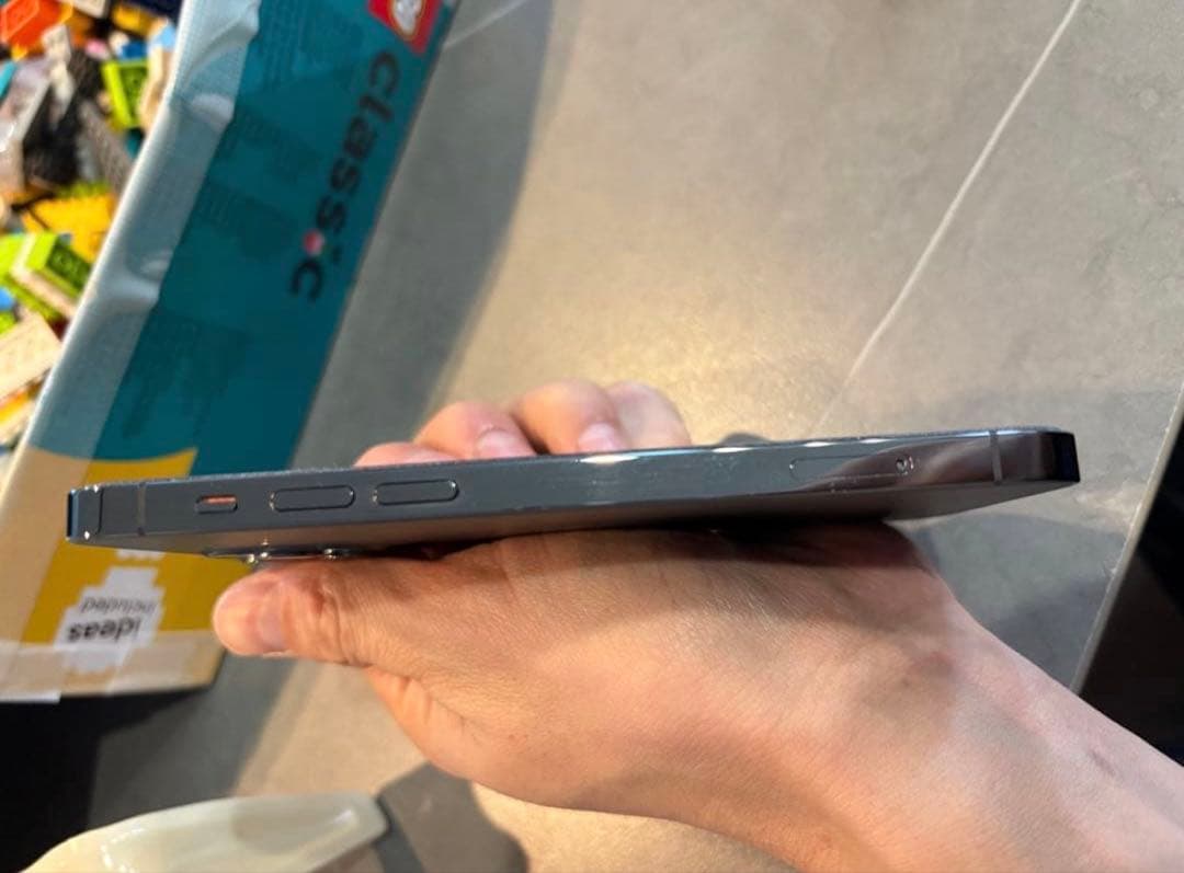 R*y様 Apple iPhone 12 Pro グラファイト 6.1インチ　2