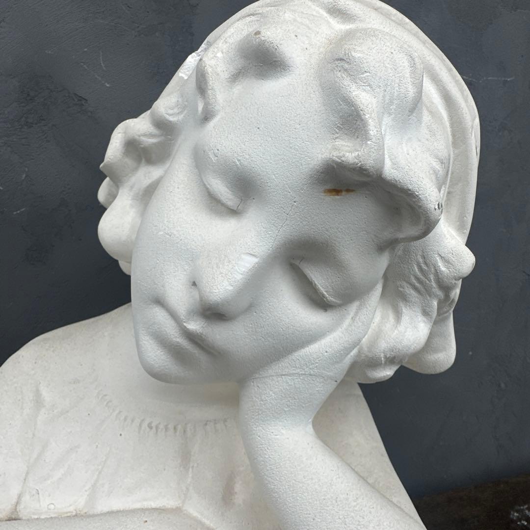 ヴィンテージ石膏像　本読みながらうたたねをする少女