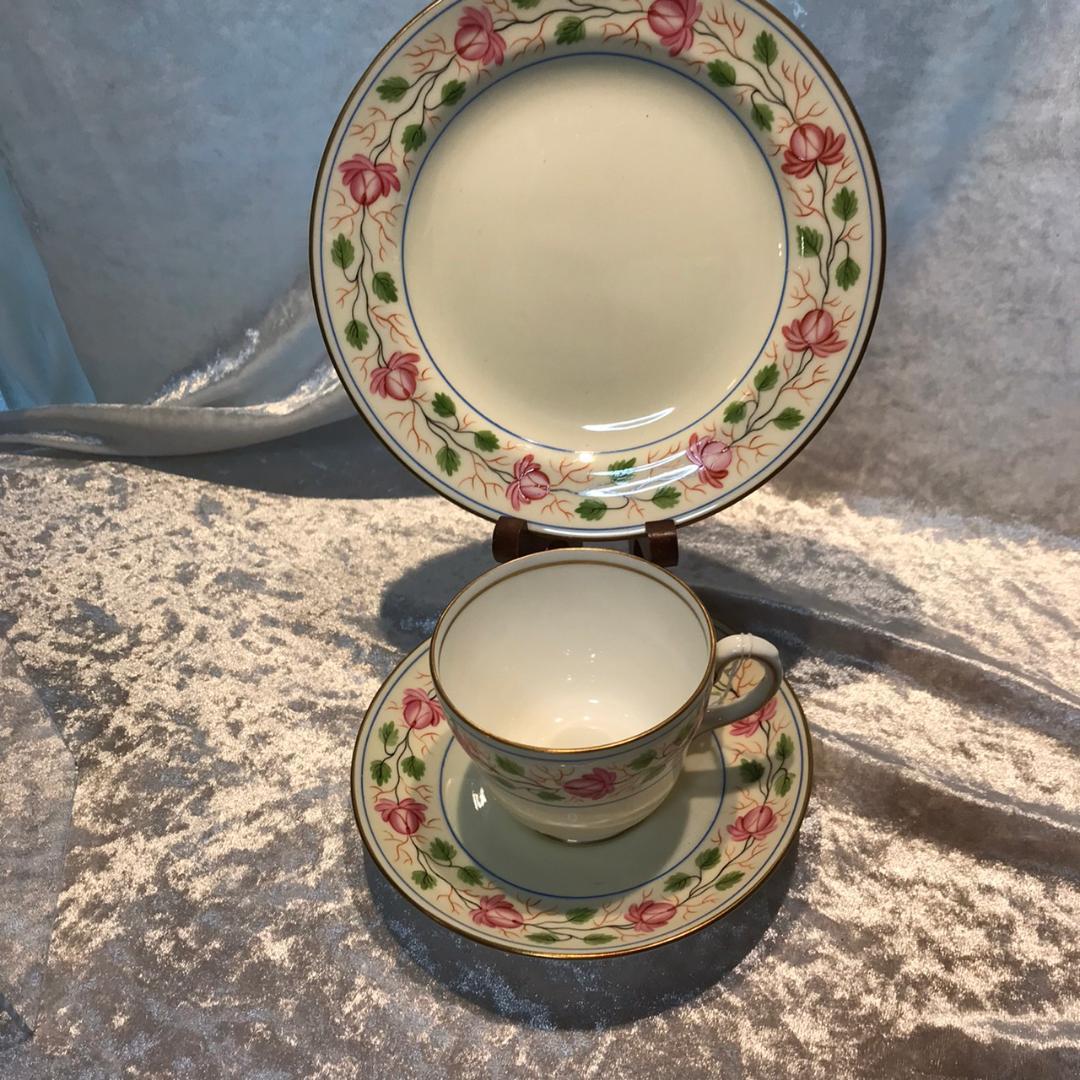 ウエッジウッドのトリオ　銘有　金彩　花柄　2組セット