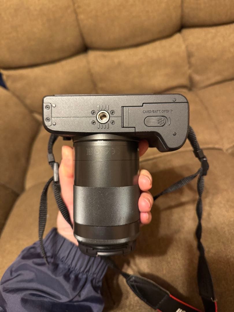 Canon EOS kiss M レンズ2つ、充電器付き