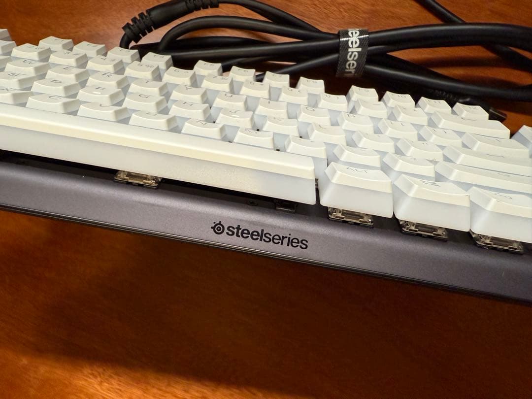 steel series APEX PRO TK(US) + 純正白キーキャップ