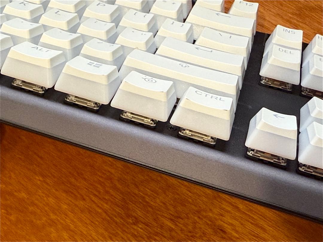 steel series APEX PRO TK(US) + 純正白キーキャップ