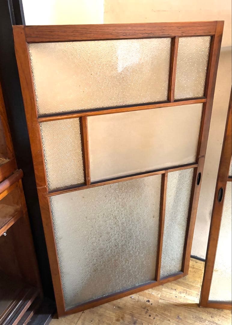 昭和20年代 食器棚 引き戸　型板ガラス 木枠 建具60×106cm｜2枚セット