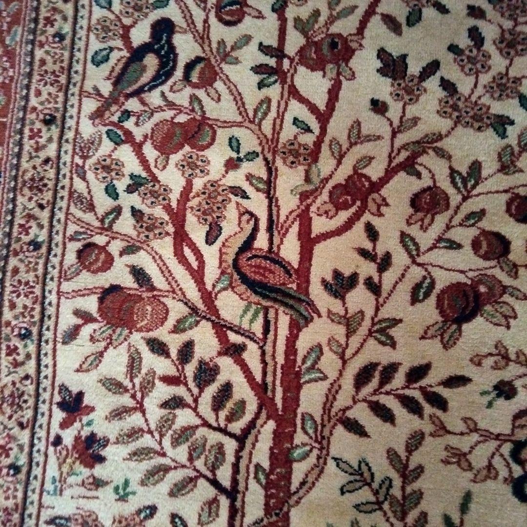 花と動物の模様のラグ3畳