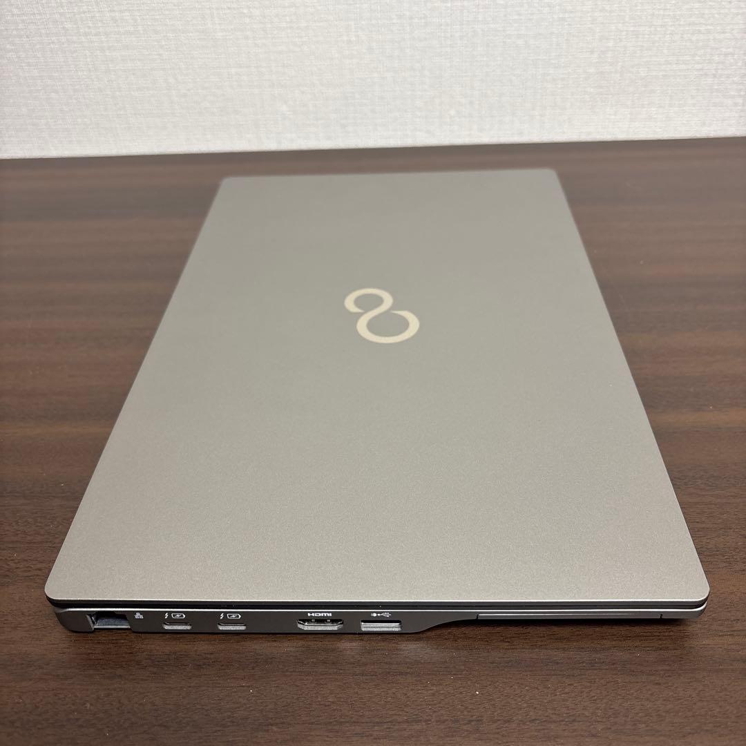 展示機並美品！合金ボディー！第11世代CPU搭載富士通製13.3型モバイルPC