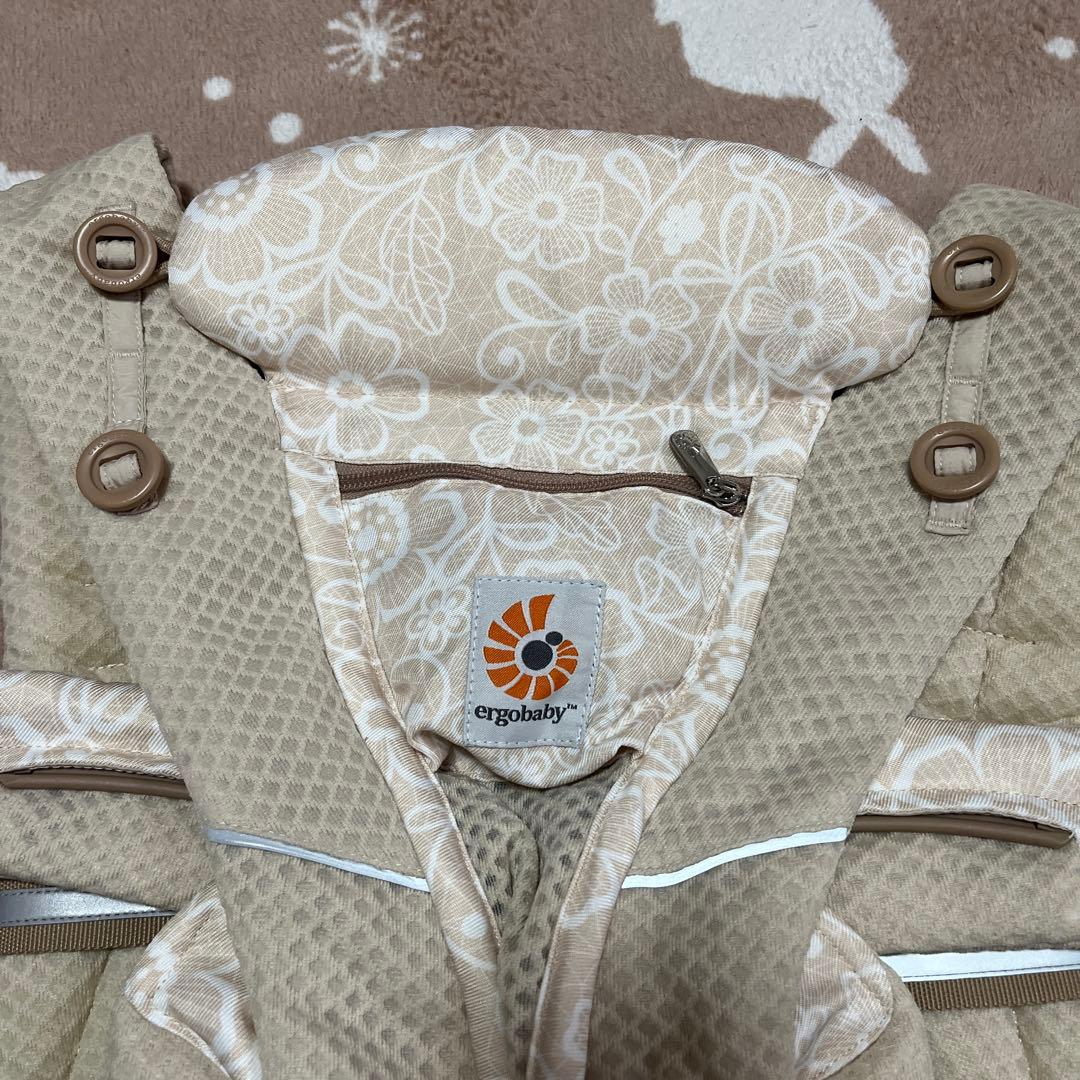 ergobaby 花柄抱っこ紐 ベージュ OMNIカードとよだれパッド付き