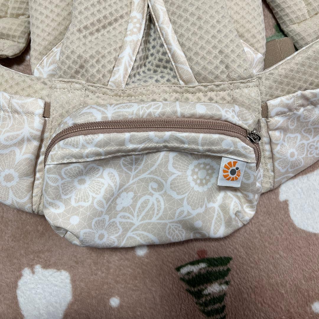 ergobaby 花柄抱っこ紐 ベージュ OMNIカードとよだれパッド付き