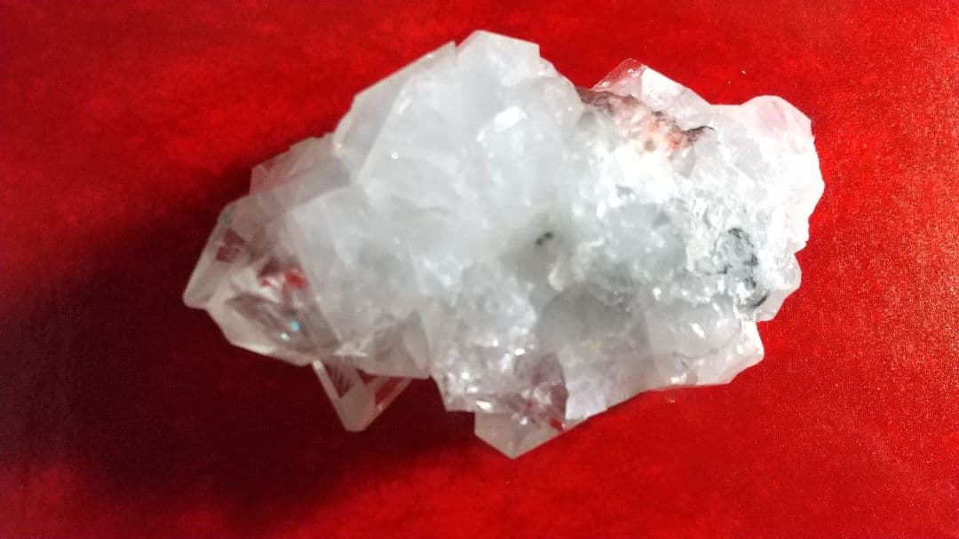 アポフィライト(魚眼石)クラスター