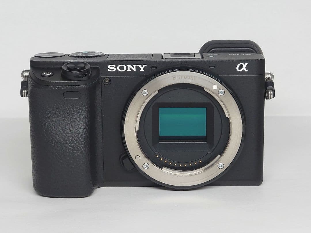 SONY α6400 ミラーレス一眼　18-135mm 高倍率ズームキット