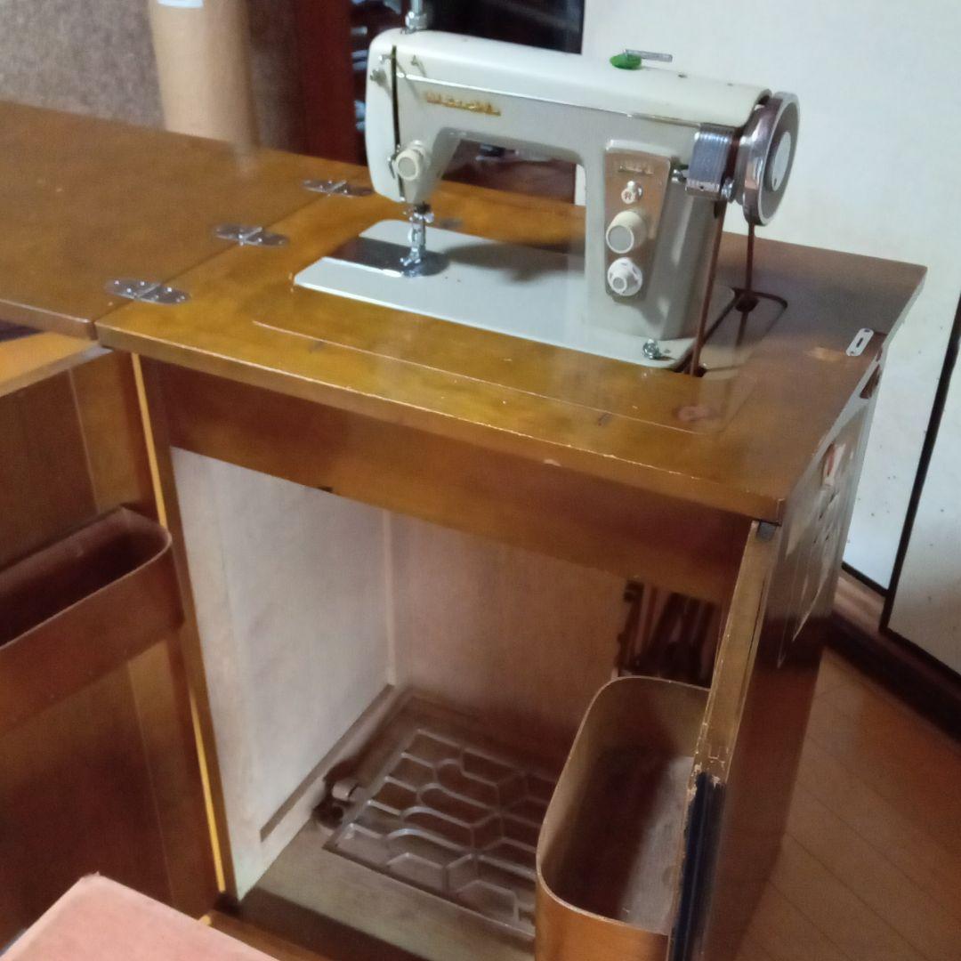 足踏みミシン、HITACHI