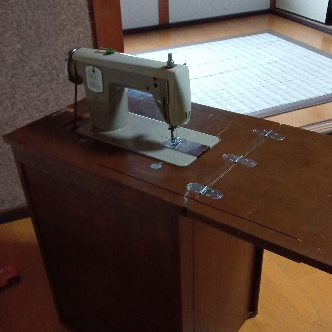 足踏みミシン、HITACHI