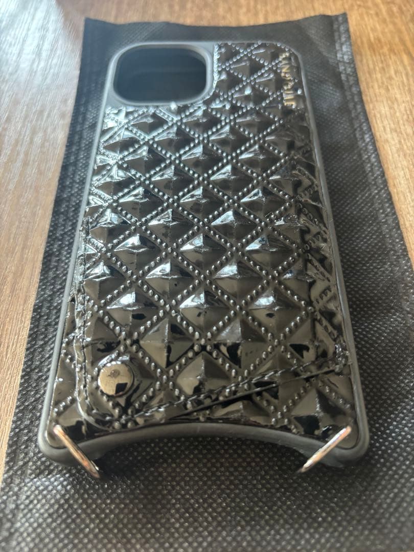 BANDOLIER iPhone 15ケース ブラック　バンドリヤー