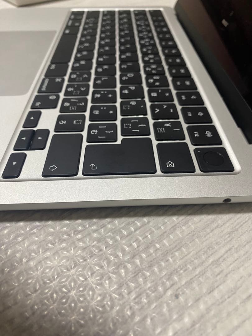 MacBook Air 13インチ M2 16GB SSD256GB