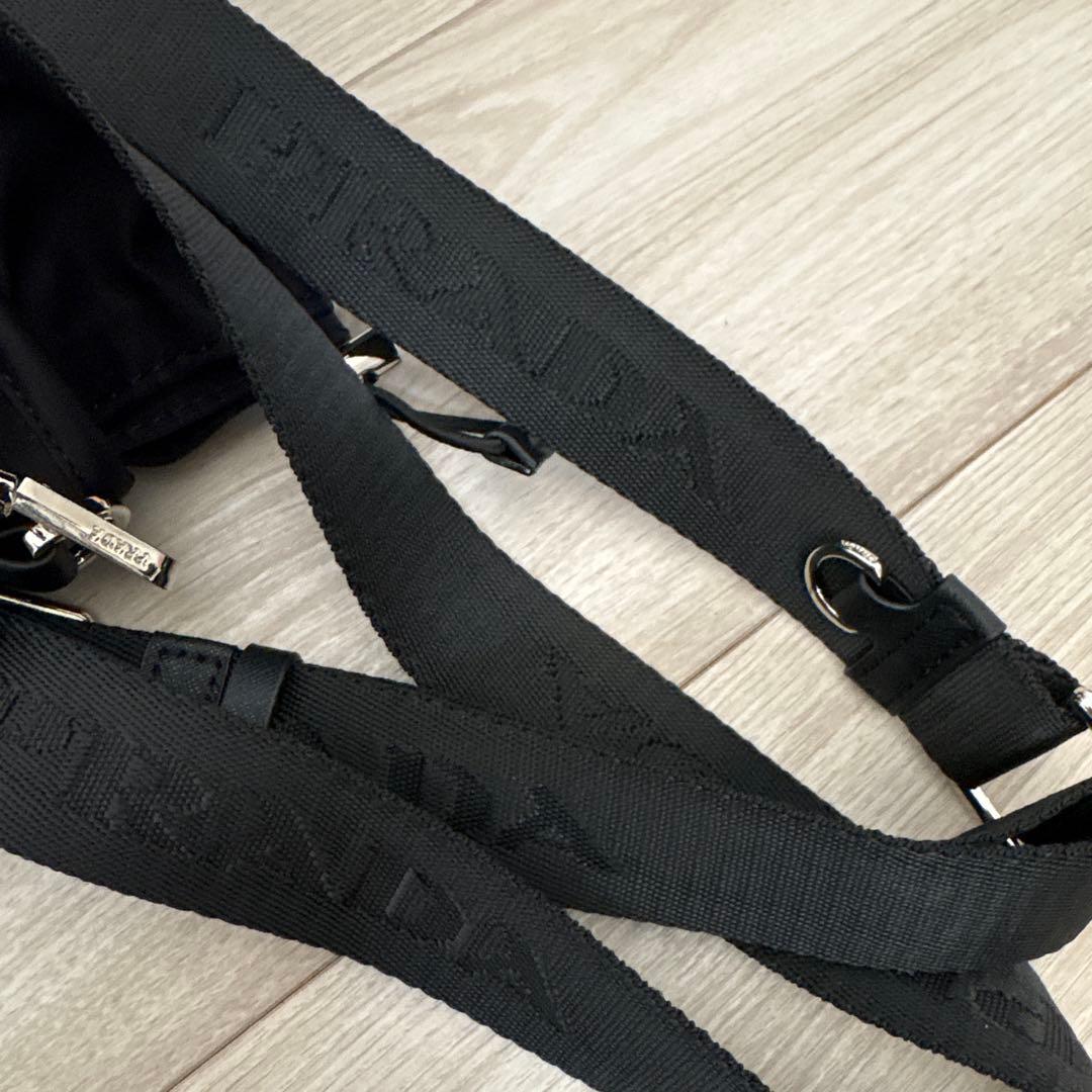 プラダ ノベルティ スマホ ショルダーバッグ